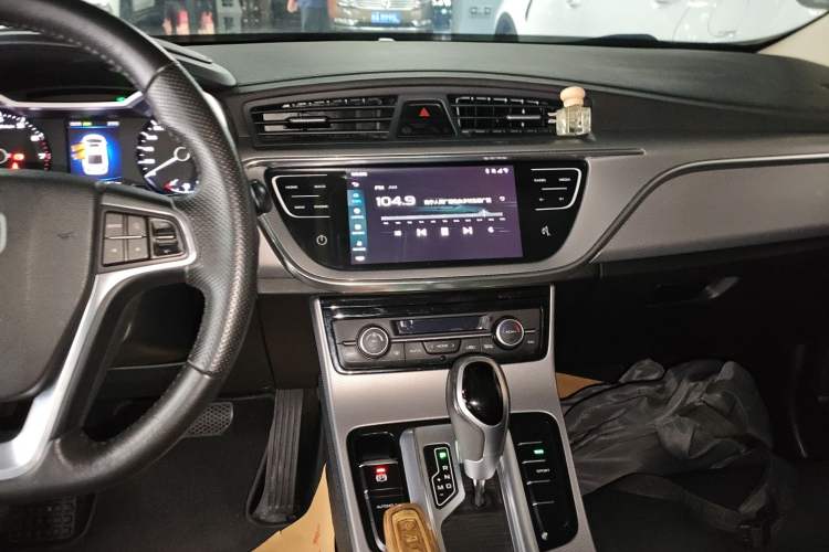 Used Geely Auto Emgrand GL 2018 1.4T DCT Elite Smart Connectivity Version Audio And AC Panel