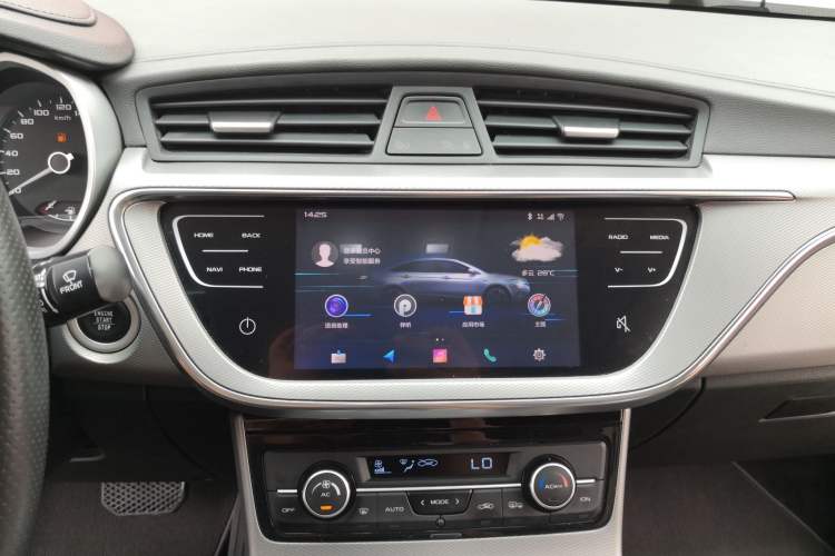 Used Geely Auto Emgrand GL 2018 1.8L DCT Elite Smart Connectivity Version Audio And AC Panel