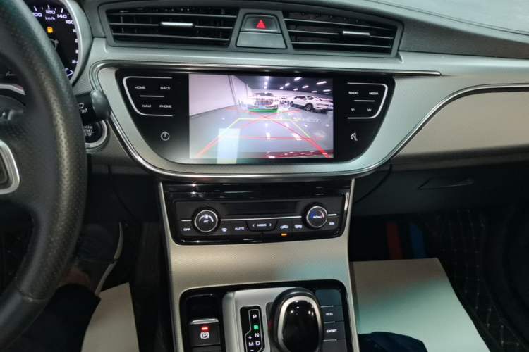Used Geely Auto Emgrand GL 2018 1.4T DCT Elite Smart Connectivity Version Audio And AC Panel