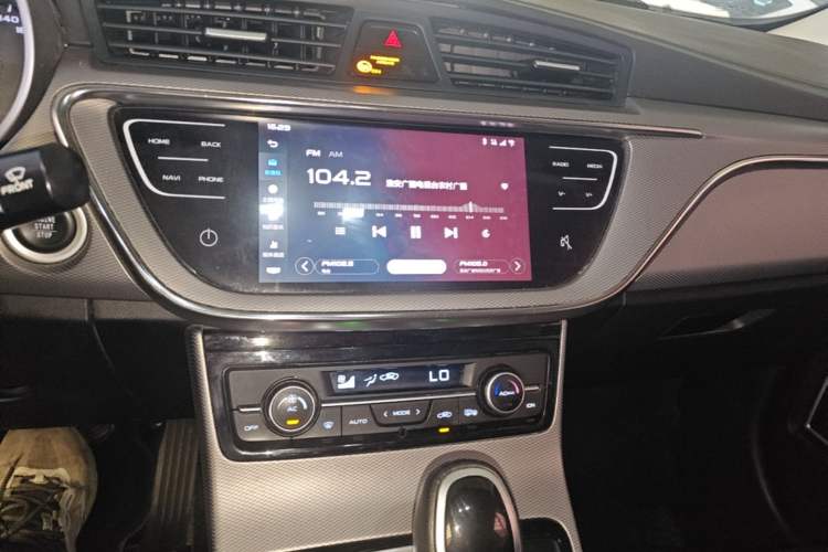 Used Geely Auto Emgrand GL 2018 1.8L DCT Elite Smart Connectivity Version Audio And AC Panel