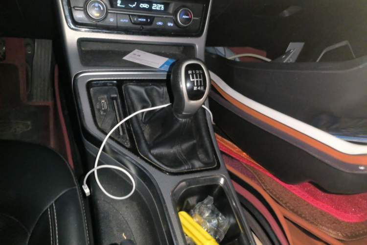 Used Geely Auto Emgrand GL 2018 1.4T Manual Elite Smart Connectivity Version Gear Lever