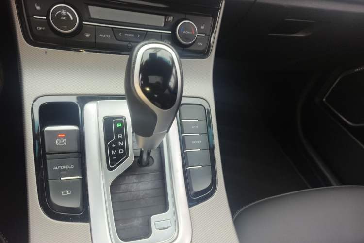 Used Geely Auto Emgrand GL 2018 1.4T DCT Prestige Smart Connectivity Version Gear Lever