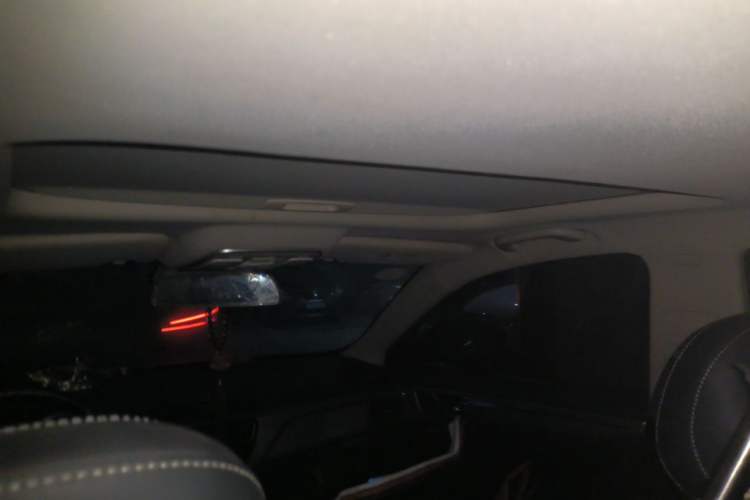Used Geely Auto Emgrand GL 2018 1.4T Manual Elite Smart Connectivity Version Headliner