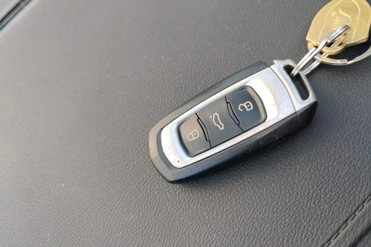 Used Geely Auto Emgrand GL 2018 1.8L DCT Elite Smart Connectivity Version Interior 1