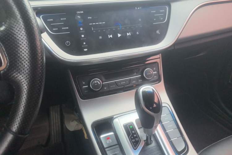 Used Geely Auto Emgrand GL 2018 1.4T DCT Prestige Smart Connectivity Version Audio And AC Panel