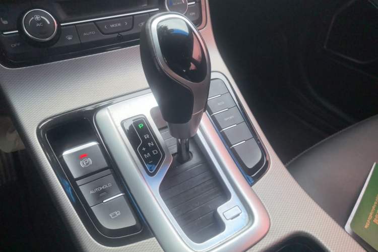 Used Geely Auto Emgrand GL 2018 1.4T DCT Prestige Smart Connectivity Version Gear Lever
