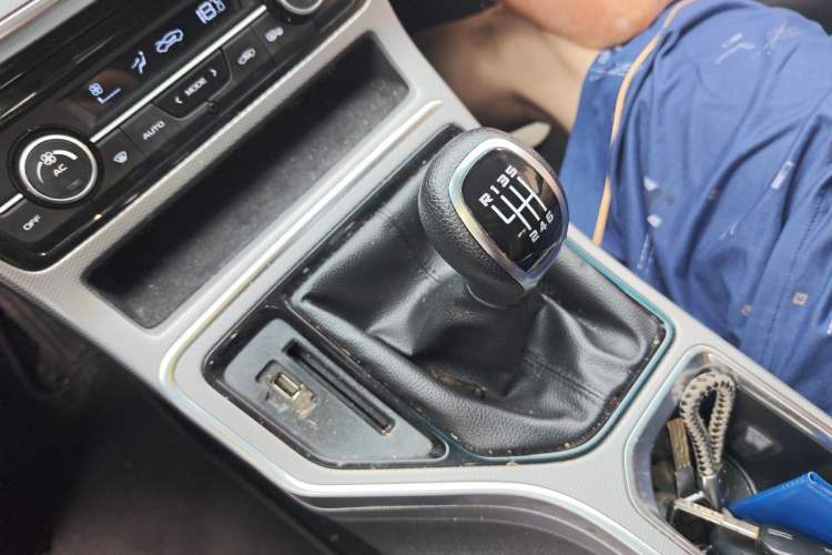 Used Geely Auto Emgrand GL 2018 1.4T Manual Elite Smart Connectivity Version Gear Lever