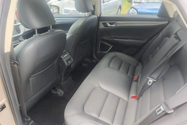 Used Geely Auto Emgrand GL 2018 1.8L Manual Elite Smart Connectivity Version Interior 2