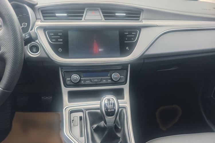 Used Geely Auto Emgrand GL 2018 1.8L Manual Elite Smart Connectivity Version Interior 5