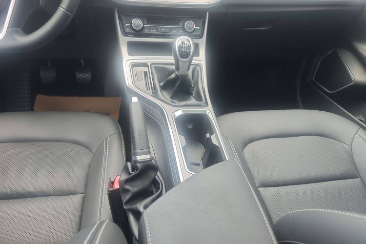 Used Geely Auto Emgrand GL 2018 1.8L Manual Elite Smart Connectivity Version Interior 6