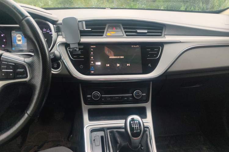 Used Geely Auto Emgrand GL 2018 1.8L Manual Elite Smart Connectivity Version Audio And AC Panel