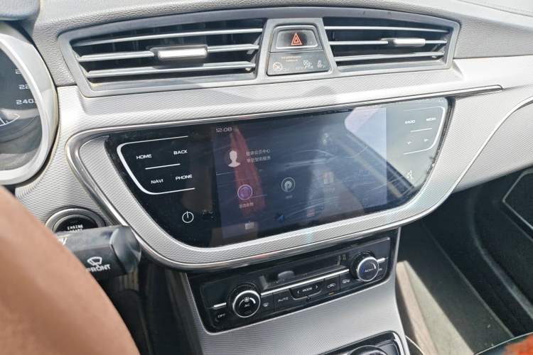 Used Geely Auto Emgrand GL 2018 1.4T DCT Elite Smart Connectivity Version Audio And AC Panel