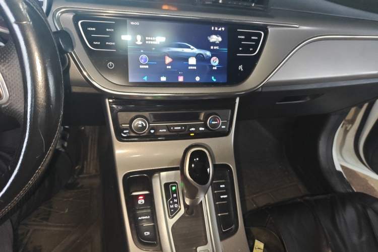 Used Geely Auto Emgrand GL 2018 1.4T DCT Elite Smart Connectivity Version Audio And AC Panel