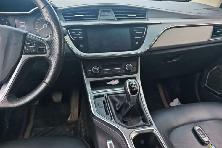 Used Geely Auto Emgrand GL 2018 1.8L Manual Elite Smart Connectivity Version Audio And AC Panel
