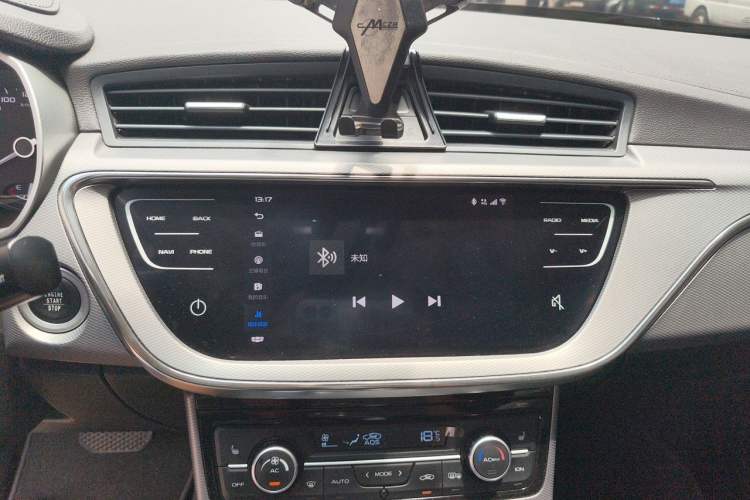 Used Geely Auto Emgrand GL 2018 1.4T DCT Prestige Smart Connectivity Version Audio And AC Panel