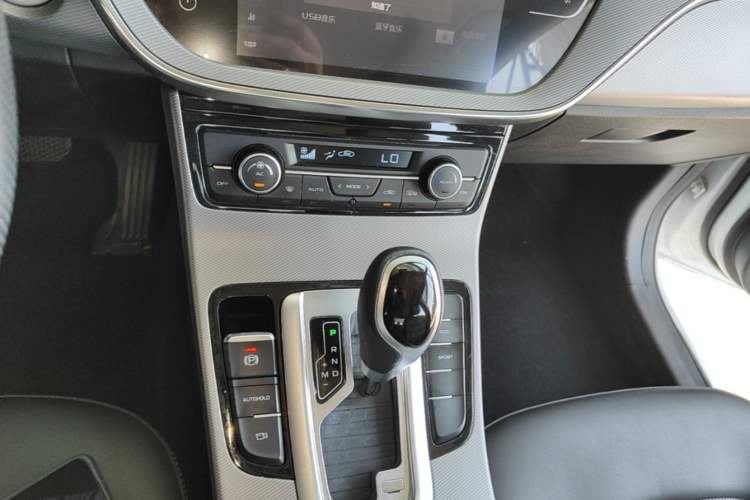 Used Geely Auto Emgrand GL 2018 1.8L DCT Elite Smart Connectivity Version Audio And AC Panel