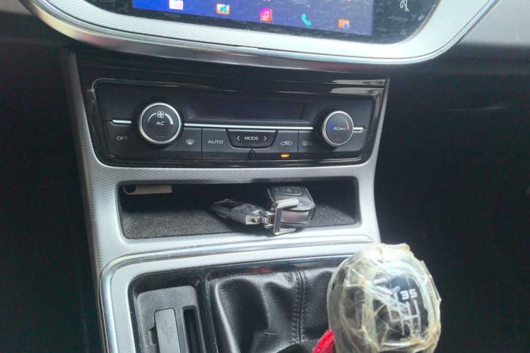 Used Geely Auto Emgrand GL 2018 1.8L Manual Elite Smart Connectivity Version Audio And AC Panel