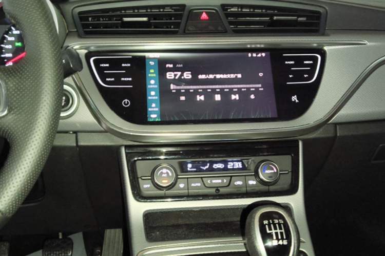 Used Geely Auto Emgrand GL 2018 1.8L Manual Elite Smart Connectivity Version Audio And AC Panel