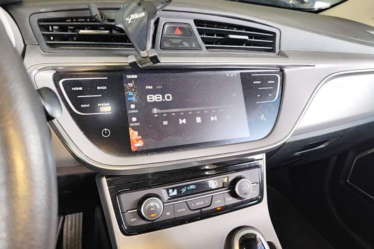 Used Geely Auto Emgrand GL 2018 1.4T DCT Elite Smart Connectivity Version Audio And AC Panel