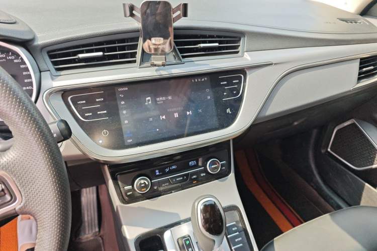 Used Geely Auto Emgrand GL 2018 1.4T DCT Elite Smart Connectivity Version Audio And AC Panel