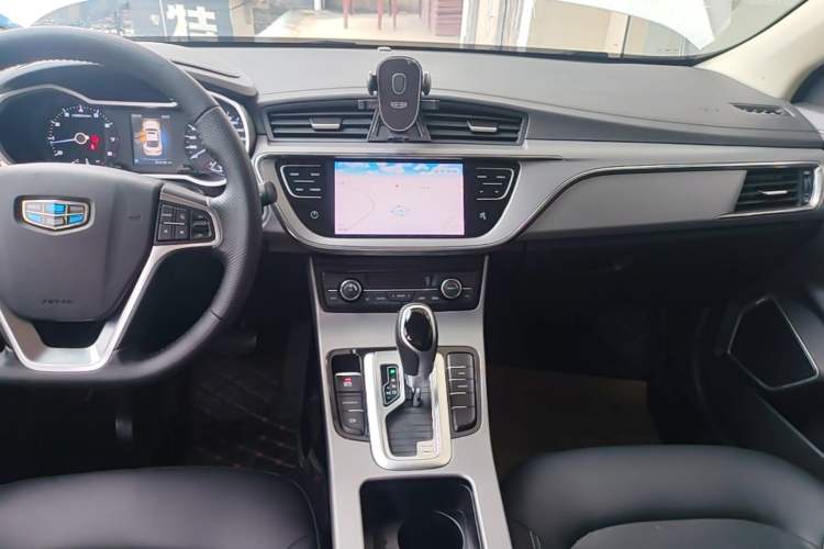Used Geely Auto Emgrand GL 2018 1.8L DCT Elite Smart Connectivity Version Audio And AC Panel