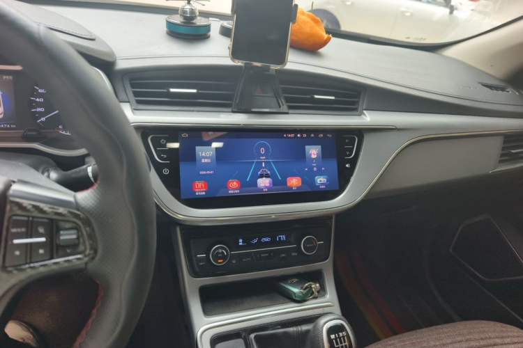 Used Geely Auto Emgrand GL 2018 1.8L Manual Elite Smart Connectivity Version Audio And AC Panel