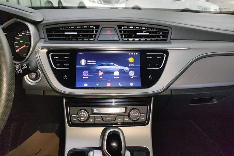 Used Geely Auto Emgrand GL 2018 1.4T DCT Elite Smart Connectivity Version Audio And AC Panel