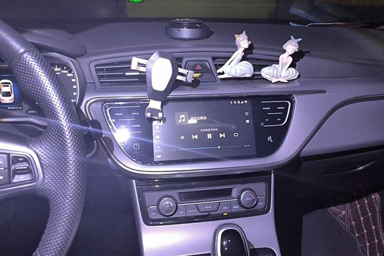 Used Geely Auto Emgrand GL 2018 1.4T DCT Elite Smart Connectivity Version Audio And AC Panel