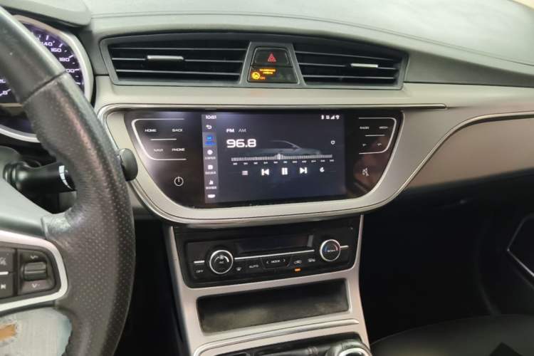 Used Geely Auto Emgrand GL 2018 1.4T Manual Elite Smart Connectivity Version Audio And AC Panel
