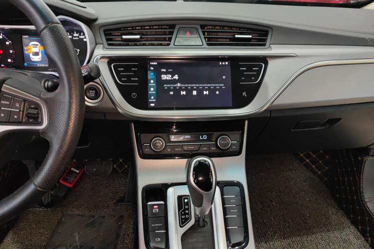 Used Geely Auto Emgrand GL 2018 1.8L DCT Elite Smart Connectivity Version Audio And AC Panel
