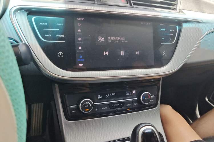 Used Geely Auto Emgrand GL 2018 1.4T DCT Elite Smart Connectivity Version Audio And AC Panel