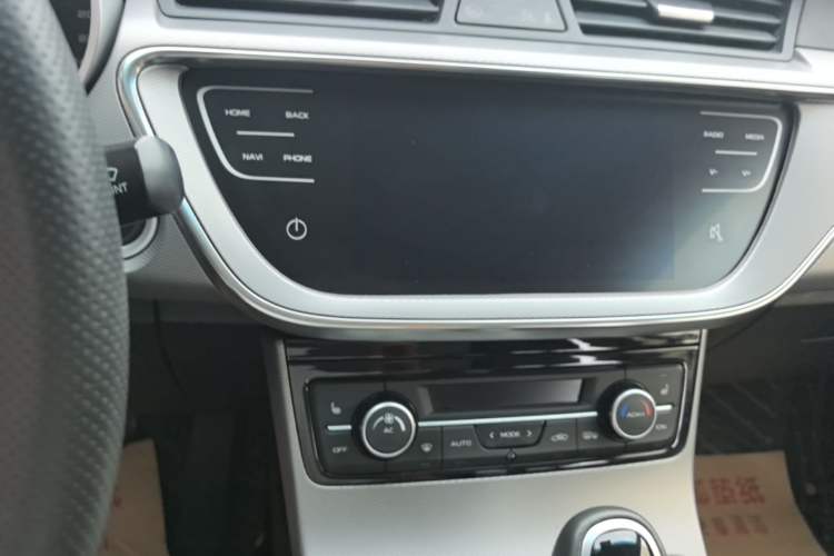 Used Geely Auto Emgrand GL 2018 1.4T DCT Prestige Smart Connectivity Version Audio And AC Panel