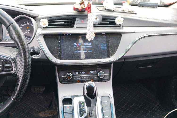 Used Geely Auto Emgrand GL 2018 1.8L DCT Elite Smart Connectivity Version Audio And AC Panel