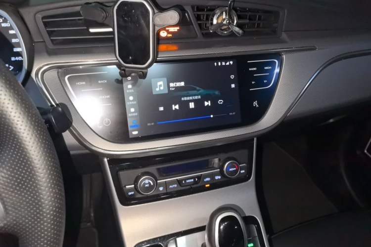 Used Geely Auto Emgrand GL 2018 1.8L DCT Elite Smart Connectivity Version Audio And AC Panel