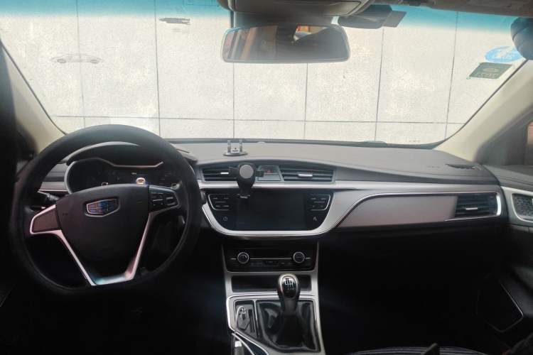Used Geely Auto Emgrand GL 2018 1.8L Manual Elite Smart Connectivity Version Center Console