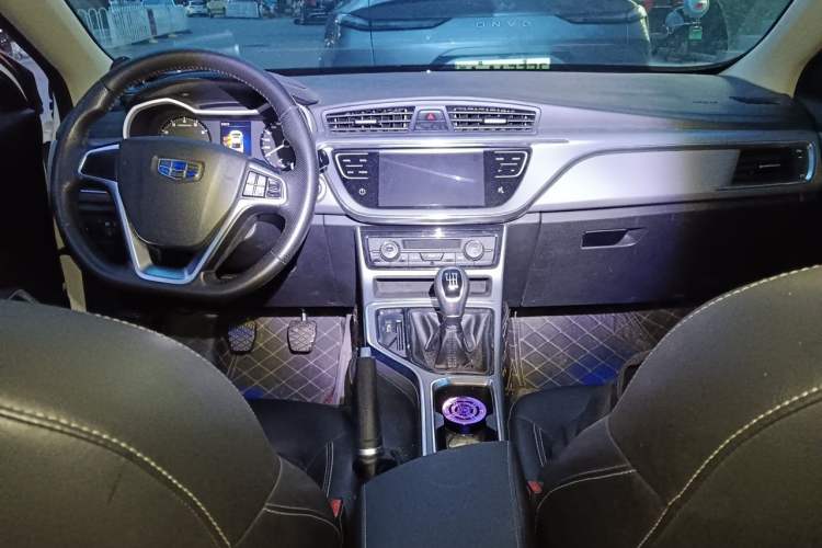 Used Geely Auto Emgrand GL 2018 1.8L Manual Elite Smart Connectivity Version Center Console