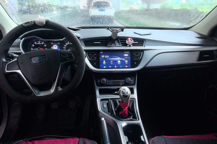 Used Geely Auto Emgrand GL 2018 1.8L Manual Elite Smart Connectivity Version Center Console