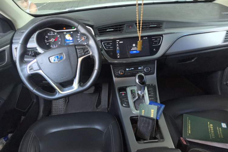 Used Geely Auto Emgrand GL 2018 1.8L DCT Elite Smart Connectivity Version Center Console
