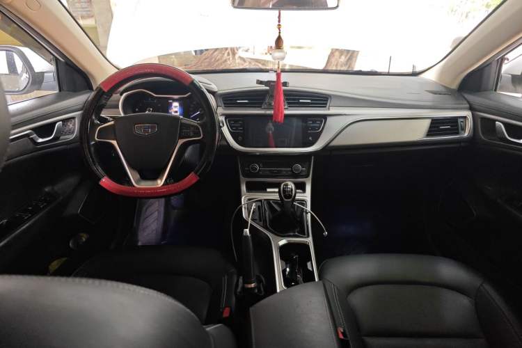 Used Geely Auto Emgrand GL 2018 1.8L Manual Entry-Level Model Center Console
