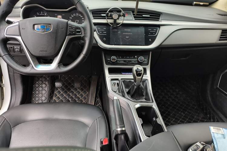 Used Geely Auto Emgrand GL 2018 1.4T Manual Elite Smart Connectivity Version Center Console
