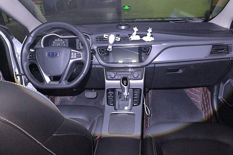 Used Geely Auto Emgrand GL 2018 1.4T DCT Elite Smart Connectivity Version Center Console