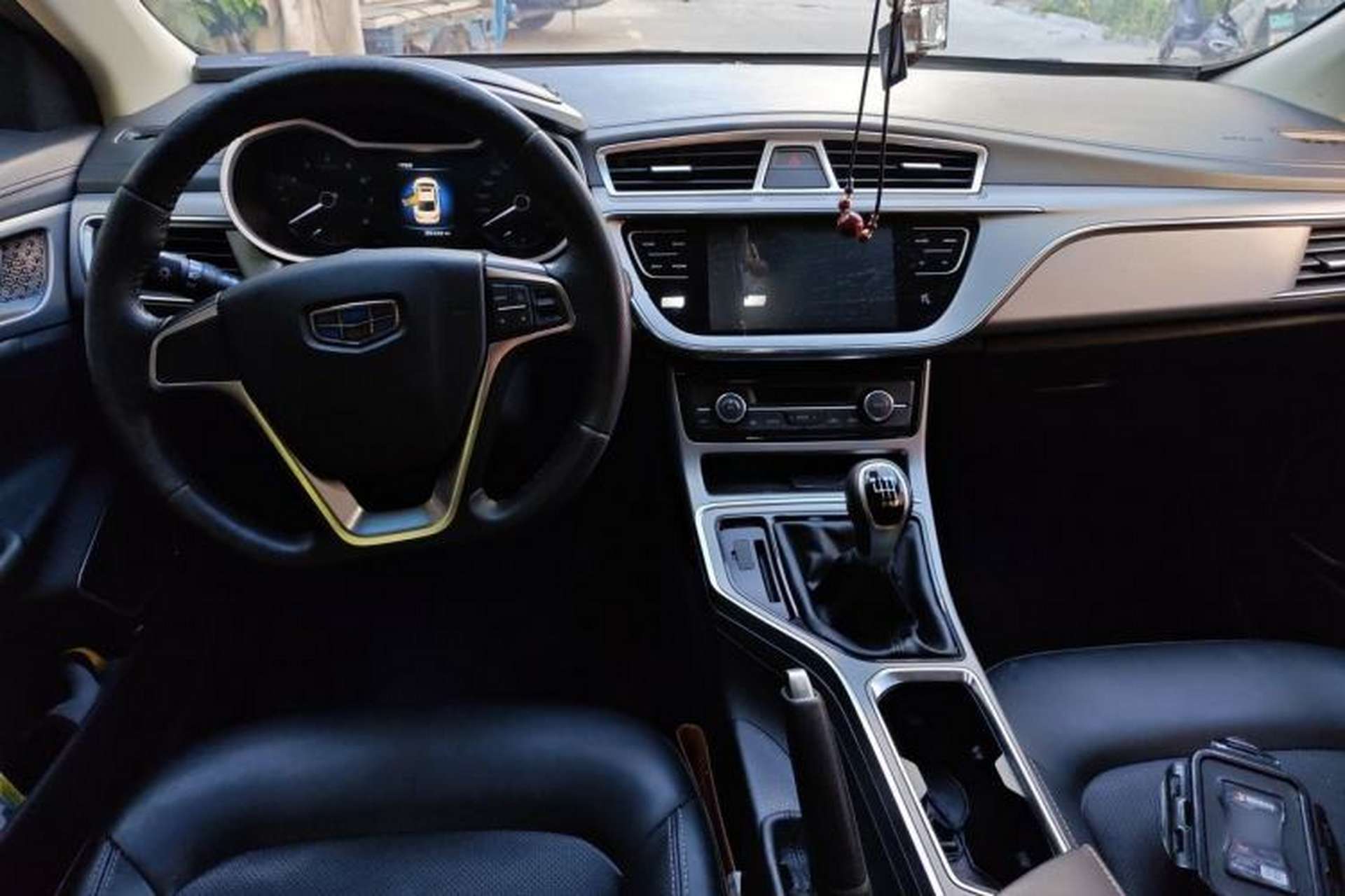 Used Geely Auto Emgrand GL 2018 1.8L Manual Elite Smart Connectivity Version Center Console
