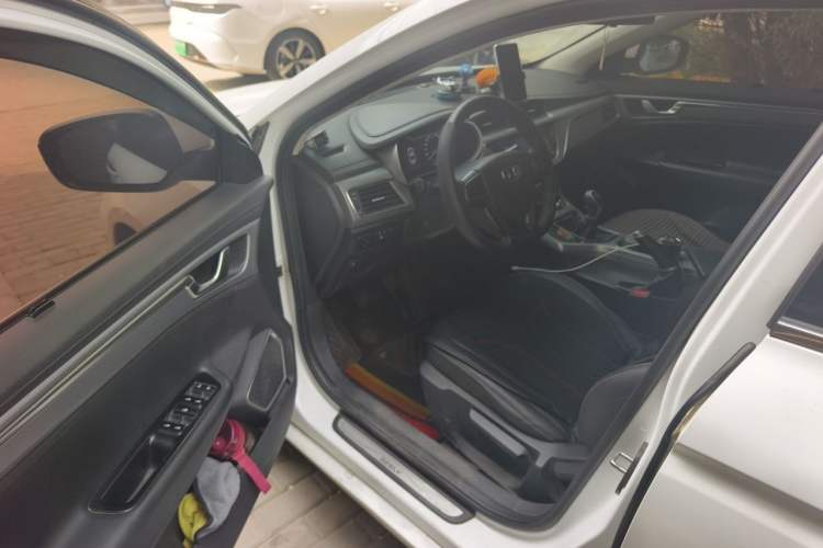 Used Geely Auto Emgrand GL 2018 1.8L Manual Elite Smart Connectivity Version Driver Seat