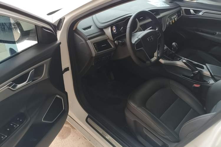 Used Geely Auto Emgrand GL 2018 1.4T Manual Elite Smart Connectivity Version Driver Seat