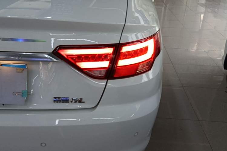 Used Geely Auto Emgrand GL 2018 1.8L DCT Elite Smart Connectivity Version Exterior 3