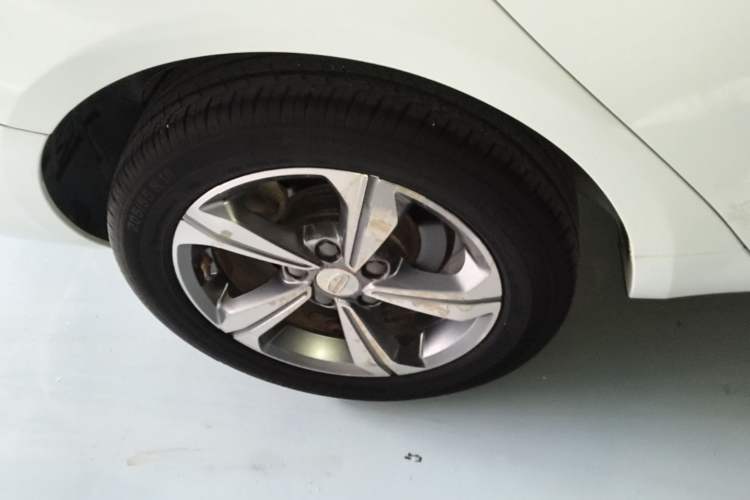 Used Geely Auto Emgrand GL 2018 1.8L Manual Elite Smart Connectivity Version Exterior 5
