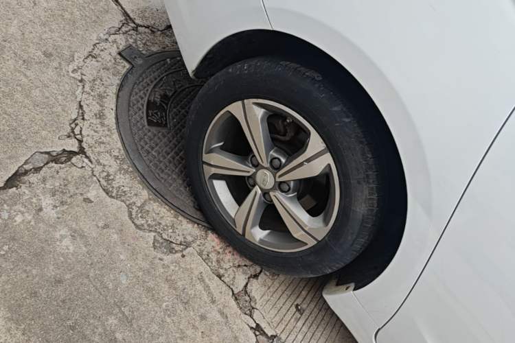 Used Geely Auto Emgrand GL 2018 1.4T Manual Elite Smart Connectivity Version Exterior 5