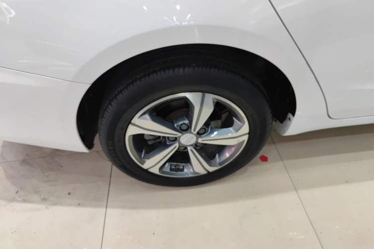 Used Geely Auto Emgrand GL 2018 1.8L DCT Elite Smart Connectivity Version Exterior 5