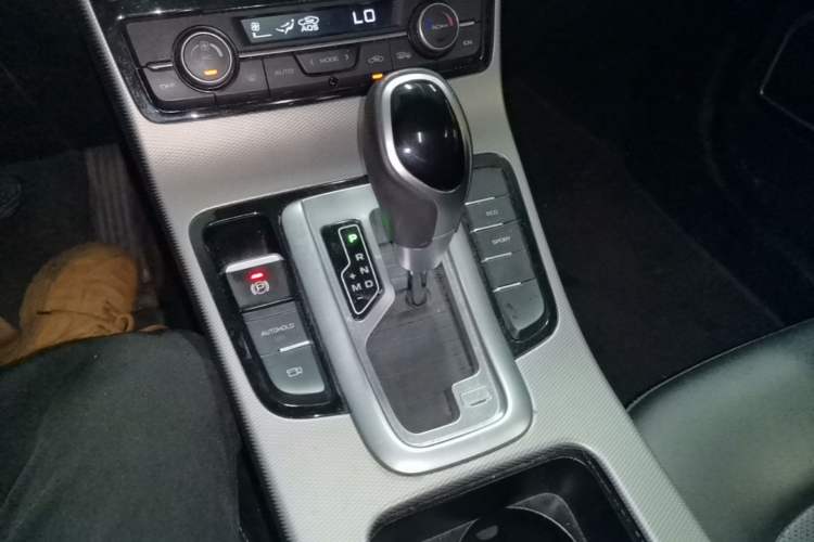 Used Geely Auto Emgrand GL 2018 1.4T DCT Elite Smart Connectivity Version Gear Lever