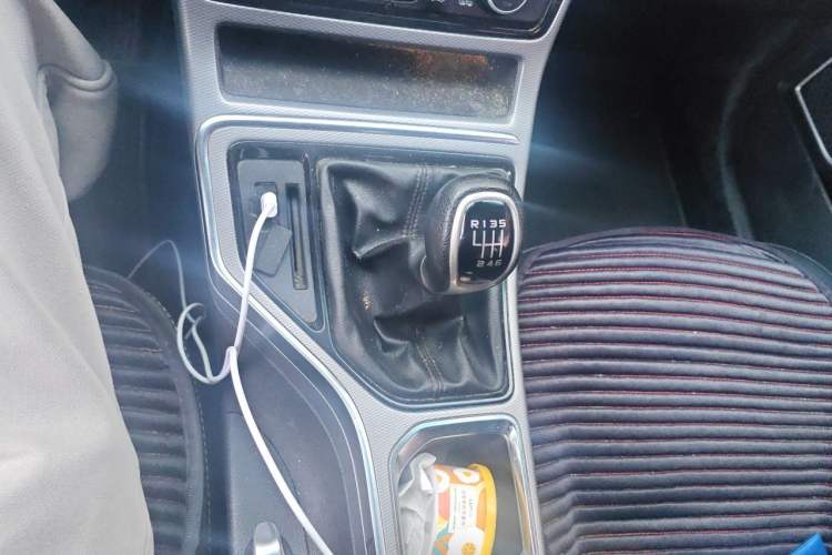 Used Geely Auto Emgrand GL 2018 1.8L Manual Elite Smart Connectivity Version Gear Lever